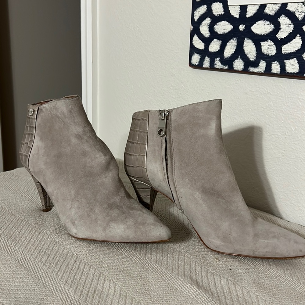 Gray ankle boots side zipper croc leather heal 9